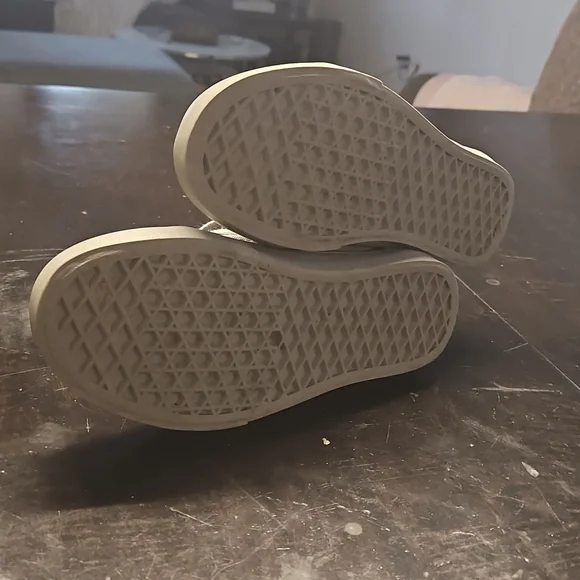 Vans - Picture 2 of 2